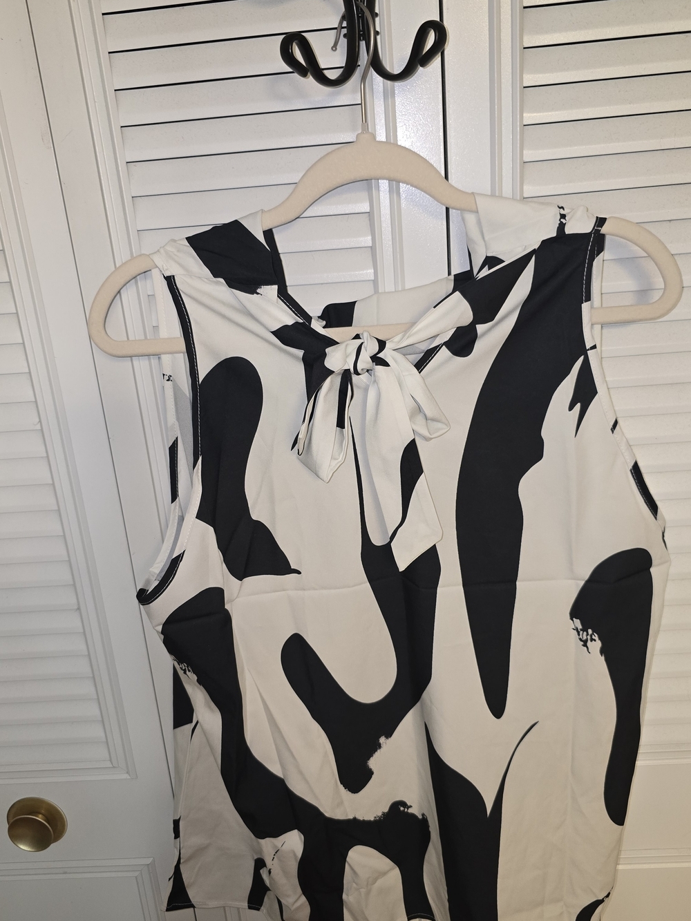 Black & White Tie-Back Sleeveless Blouse